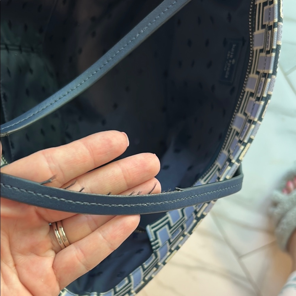 Kate Spade New York Harding Street Geo Large Tote. - Picture 12 of 16